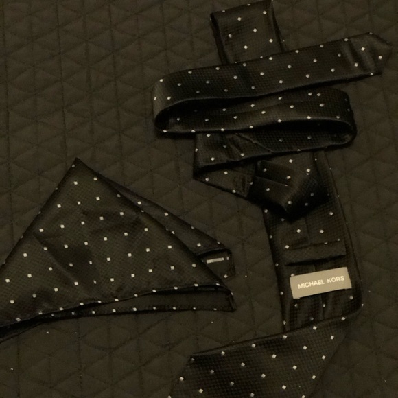 Men’s Tie and Pocket Square - Picture 3 of 3